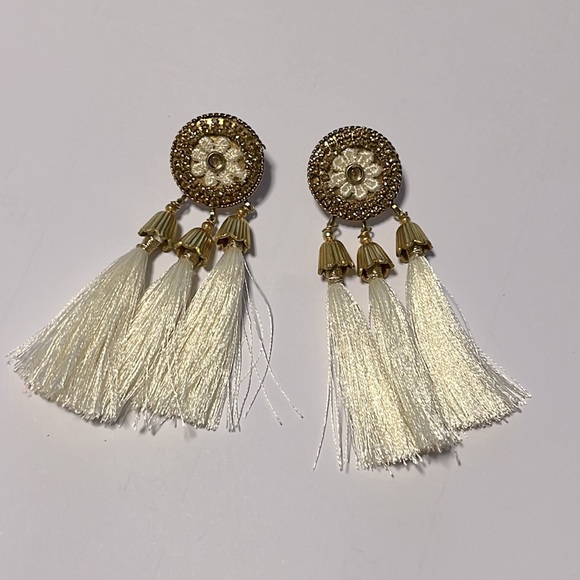 cream long tassel earrings on gold - Picture 2 of 2